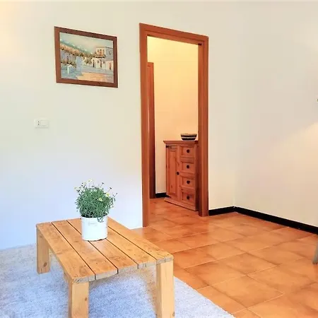 Large Flat In The Hills Of * メナッジョ