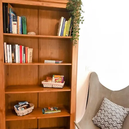 Large Flat In The Hills Of * Μενάτζιο